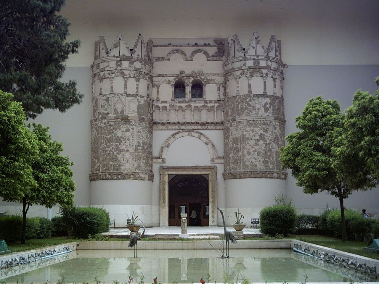 سرقة قطع أثرية ثمينة من المتحف الوطني في دمشق