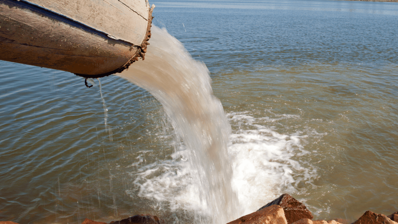 "المياه": نضطر إلى تزويد المواطنين بالمياه مرة واحدة أسبوعيًا بسبب التحديات المائية