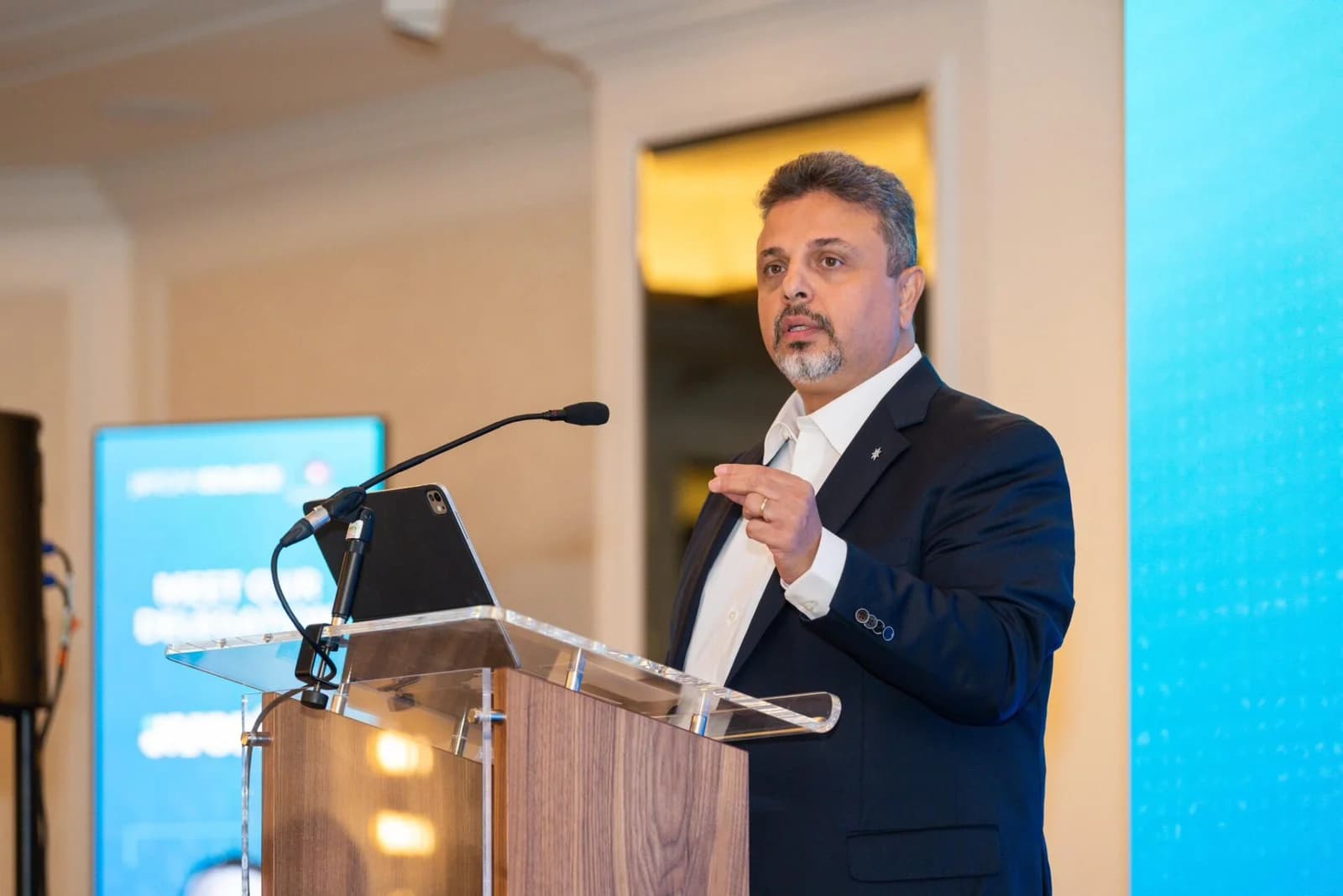 وفاة والدة السفير منار الدباس