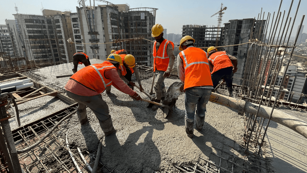 خبير إسكان لـ"الدار": مقاولون يصطدمون بتعليمات نظام التصنيف وضرورة إنهاء "ظاهرة الختيمة"