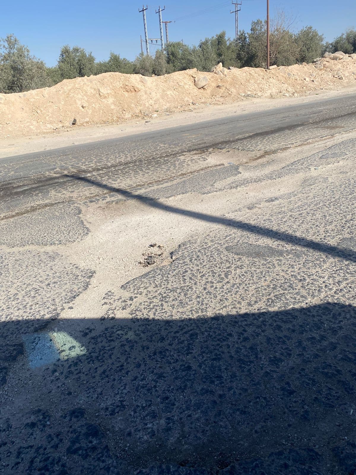 مواطن يروي لـ"الدار" معاناة السائقين في شارع قريب من صوامع الظليل