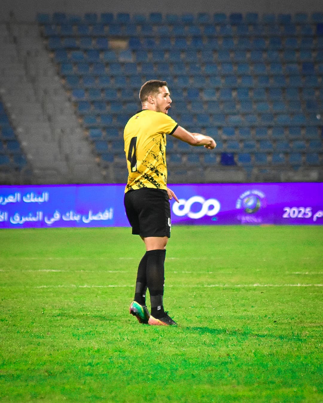 الحسين إربد يقلب الطاولة على الأهلي ويرد أطماعه