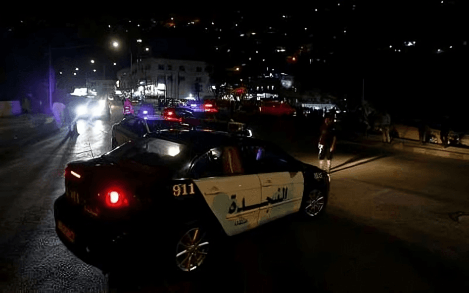 شخص يطعن طليقته في إربد ويلوذ بالفرار