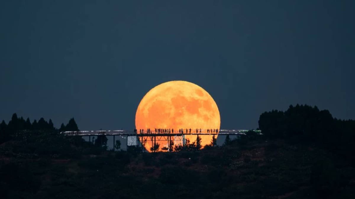 الأسطع في 2025.. العالم على موعد مع "القمر العملاق" هذا الأربعاء