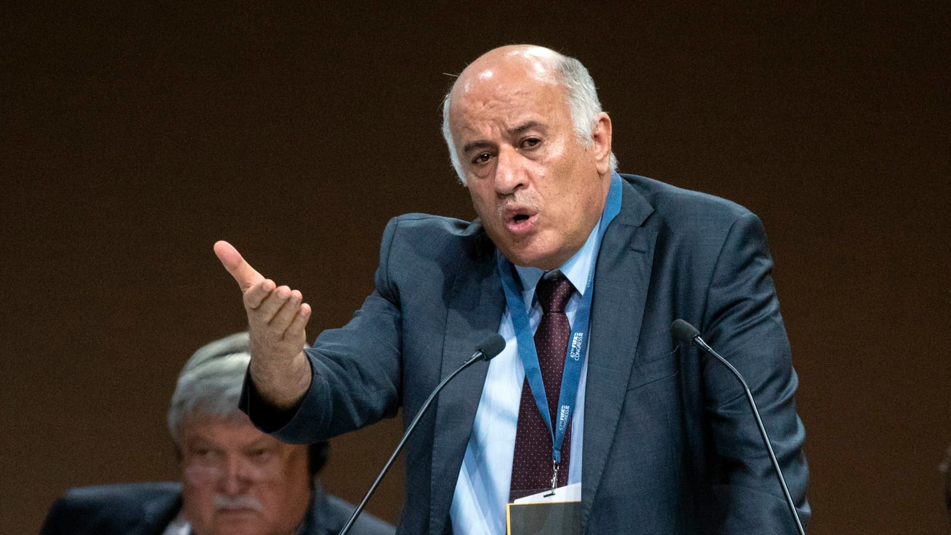 جبريل الرجوب: على الجهلة في حماس والفاشلين في فتح ترك الرياضة وشأنها