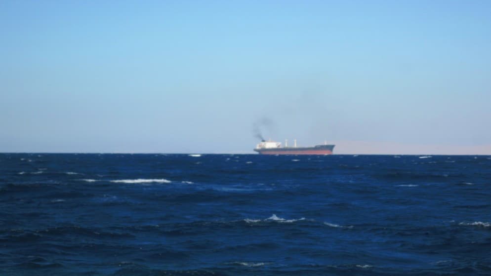 سفينة قبالة اليمن أبلغت عن تبادل لإطلاق النار مع زوارق صغيرة