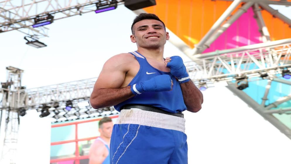 الملاكم عشيش يتأهل لنصف نهائي "التضامن الإسلامي"