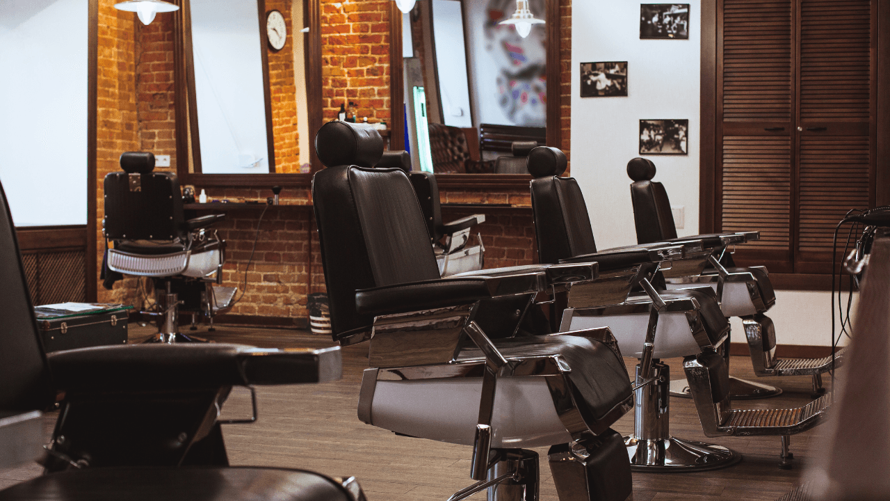 بعد مطالبتها برفع الأسعار.. مصادر تكشف لـ"الدار" عدم قانونية "نقابة الحلاقين"