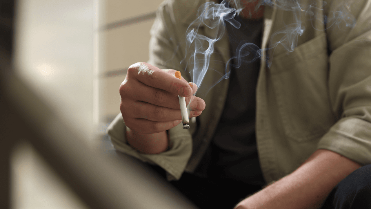 مواطنون: سماعة مزعجة وموظفون يدخنون ونظام دفع معطل في دائرة حكومية بعمان