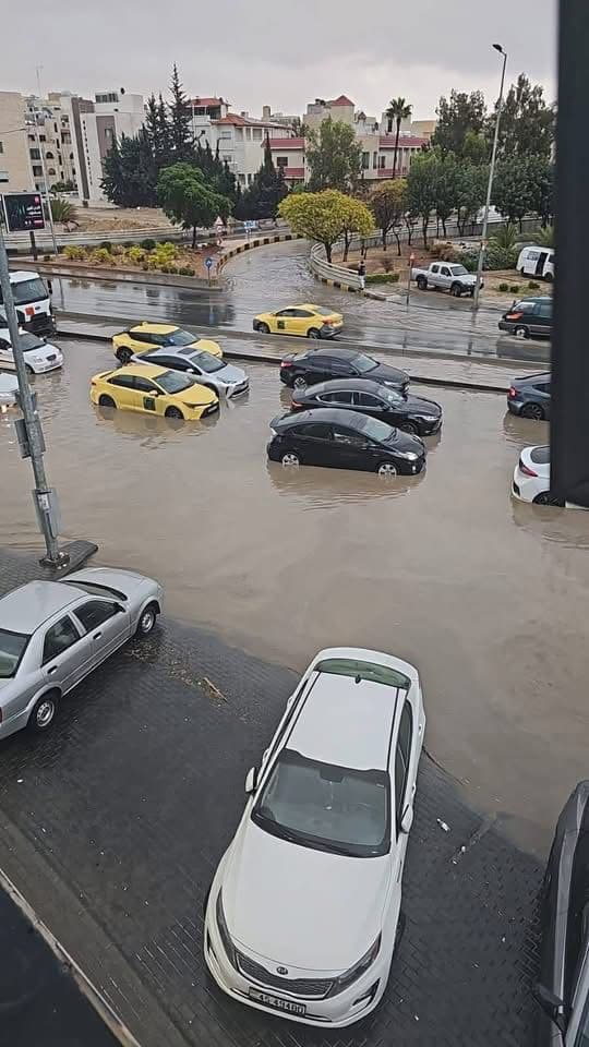 إيرادات مخالفات بالملايين.. شوارع في عمان ومدن تغرق مجددا