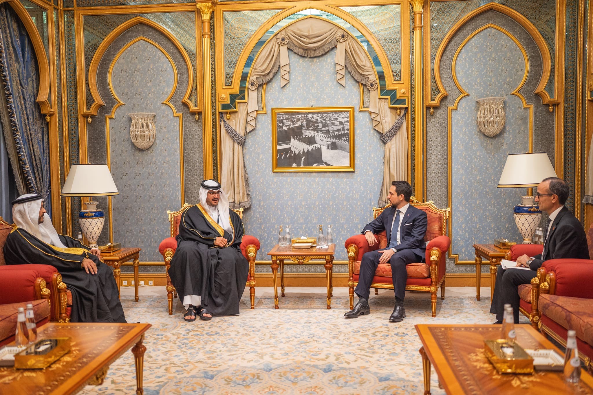 ولي العهد يؤكد خلال لقائه رئيس الوفد البحريني في الرياض أهمية ضمان الالتزام باتفاق غزة