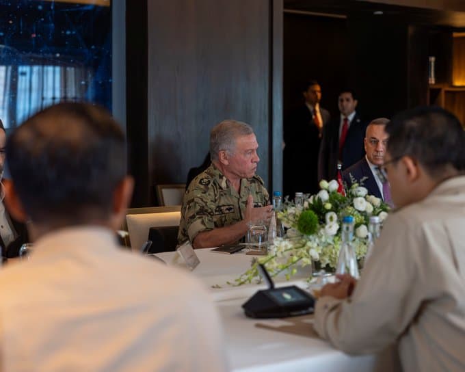 الملك يؤكد أهمية الاستفادة من تجربة الصندوق السيادي الإندونيسي (دانانتارا)