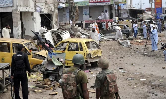 6 قتلى بتفجير في بيشاور الباكستانية