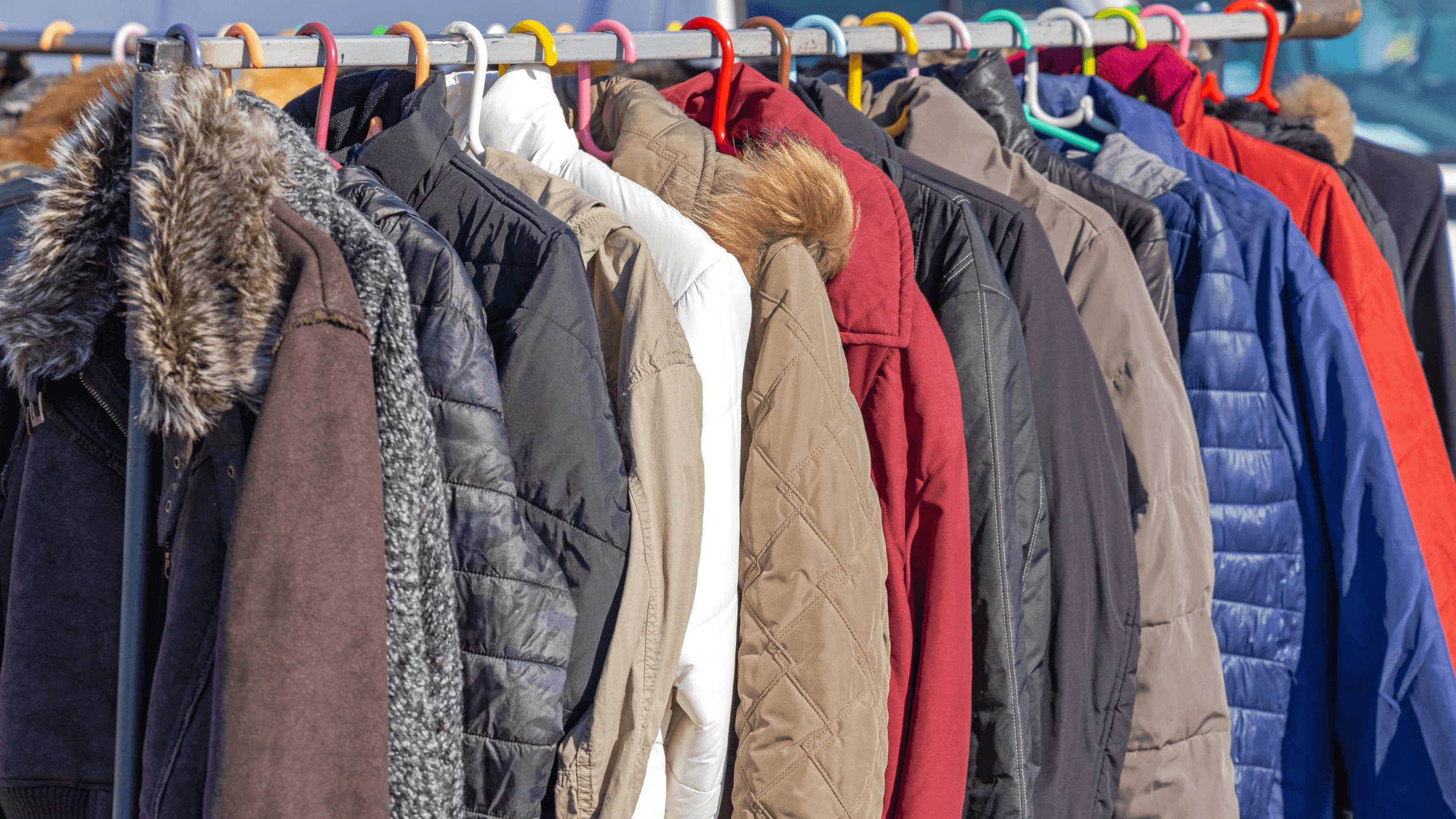 القواسمي: تأخر الأمطار أثّر على سوق الملابس الشتوية ونأمل بتحسن الحركة مع أول "شتوة"