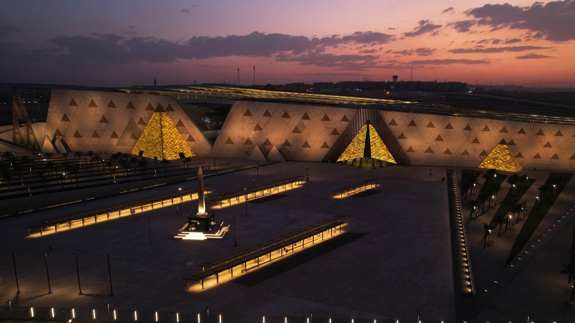 افتتاح المتحف المصري الكبير بعد 23 عاماً من العمل ليصبح أكبر صرح أثري في العالم