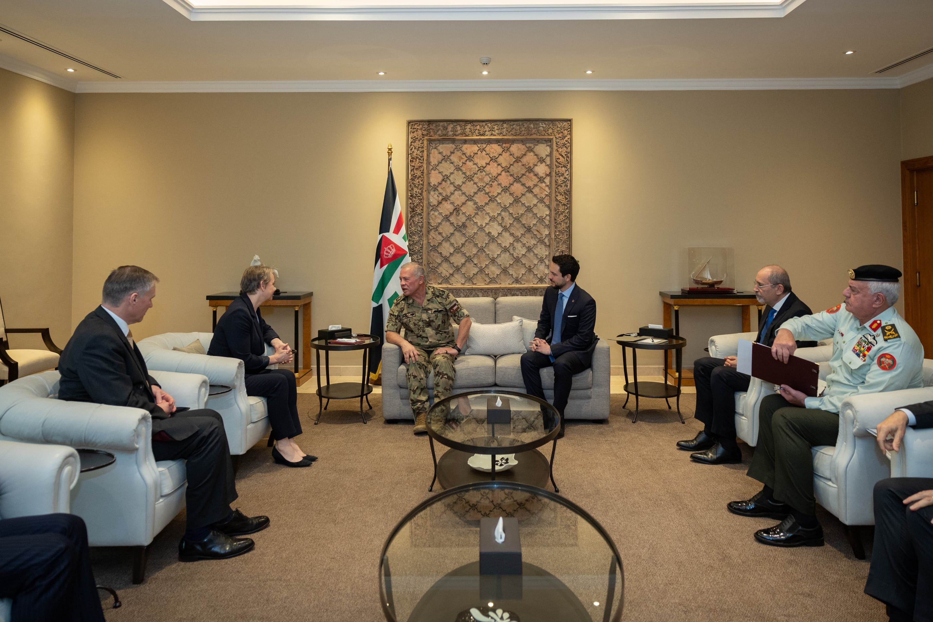 الملك يستقبل وزيرة الخارجية البريطانية ويؤكد ضرورة ضمان الالتزام بتنفيذ اتفاق غزة