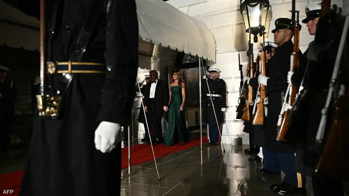 بالأخضر.. فستان ميلانيا يسرق الأضواء في البيت الأبيض