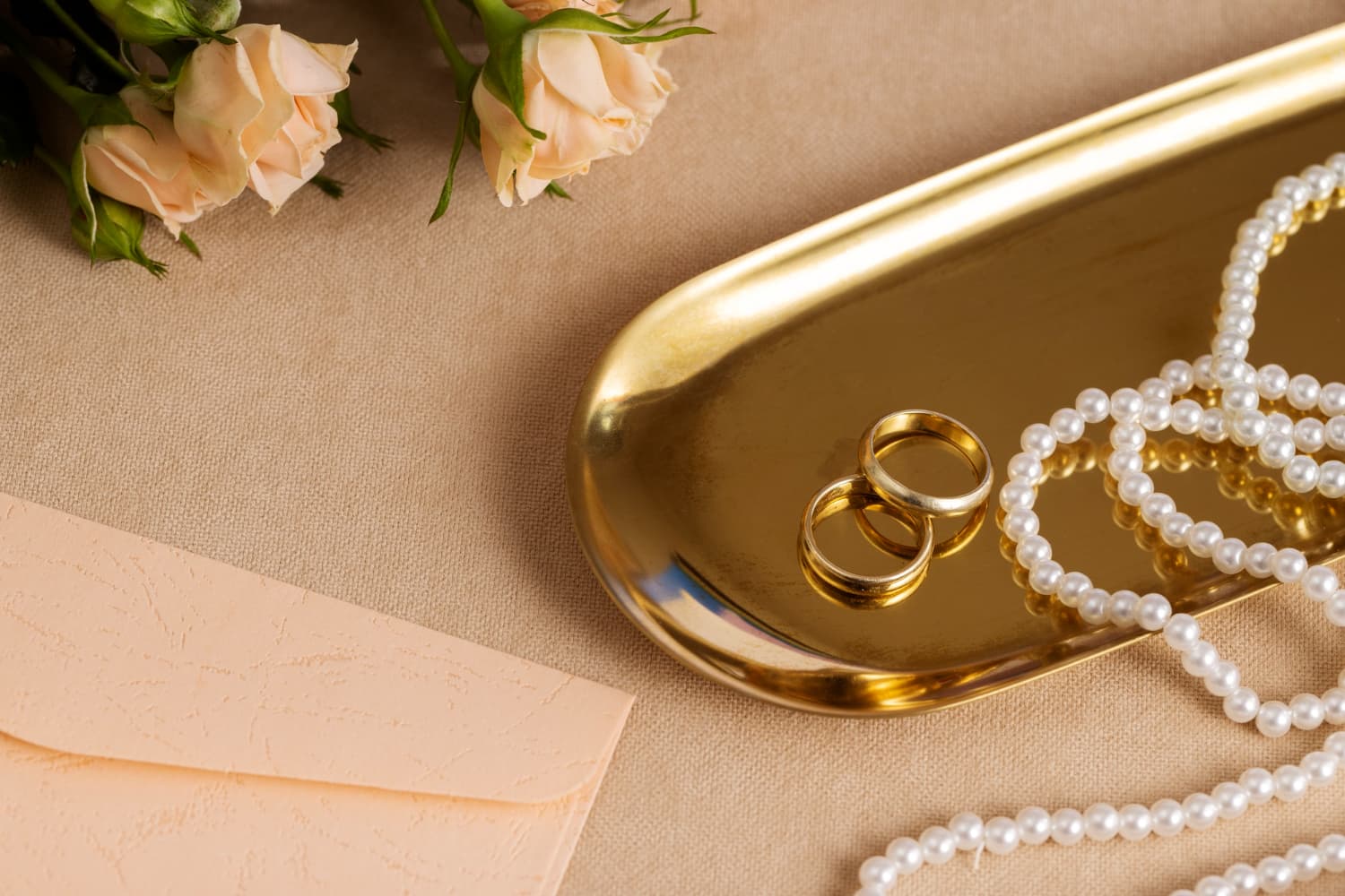 انتحار أب بعد هروب عروس ابنه بالمال والذهب