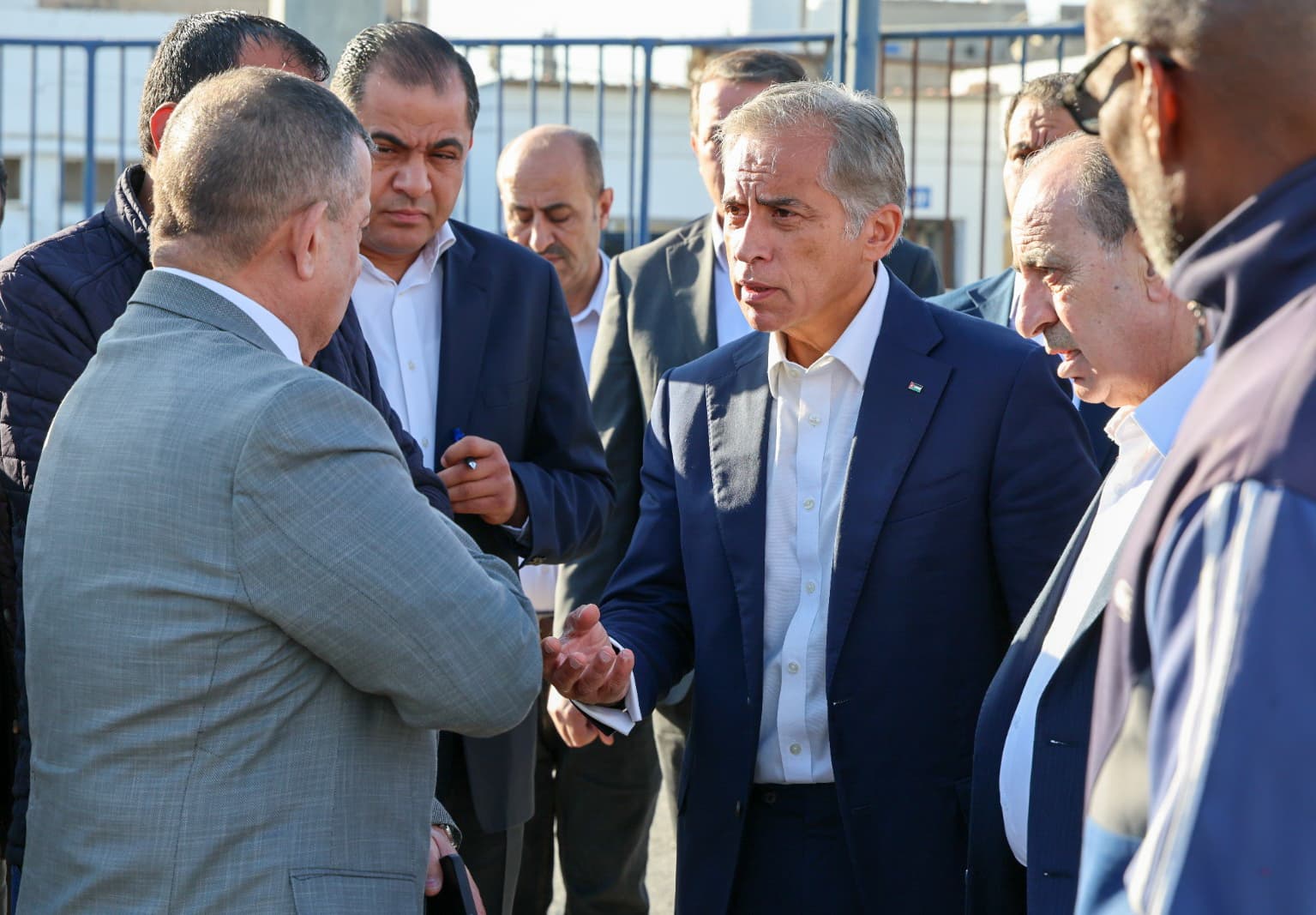 رئيس الوزراء يتابع سير العمل في مواقع زارها سابقا ويتفقد مواقع جديدة بالزرقاء