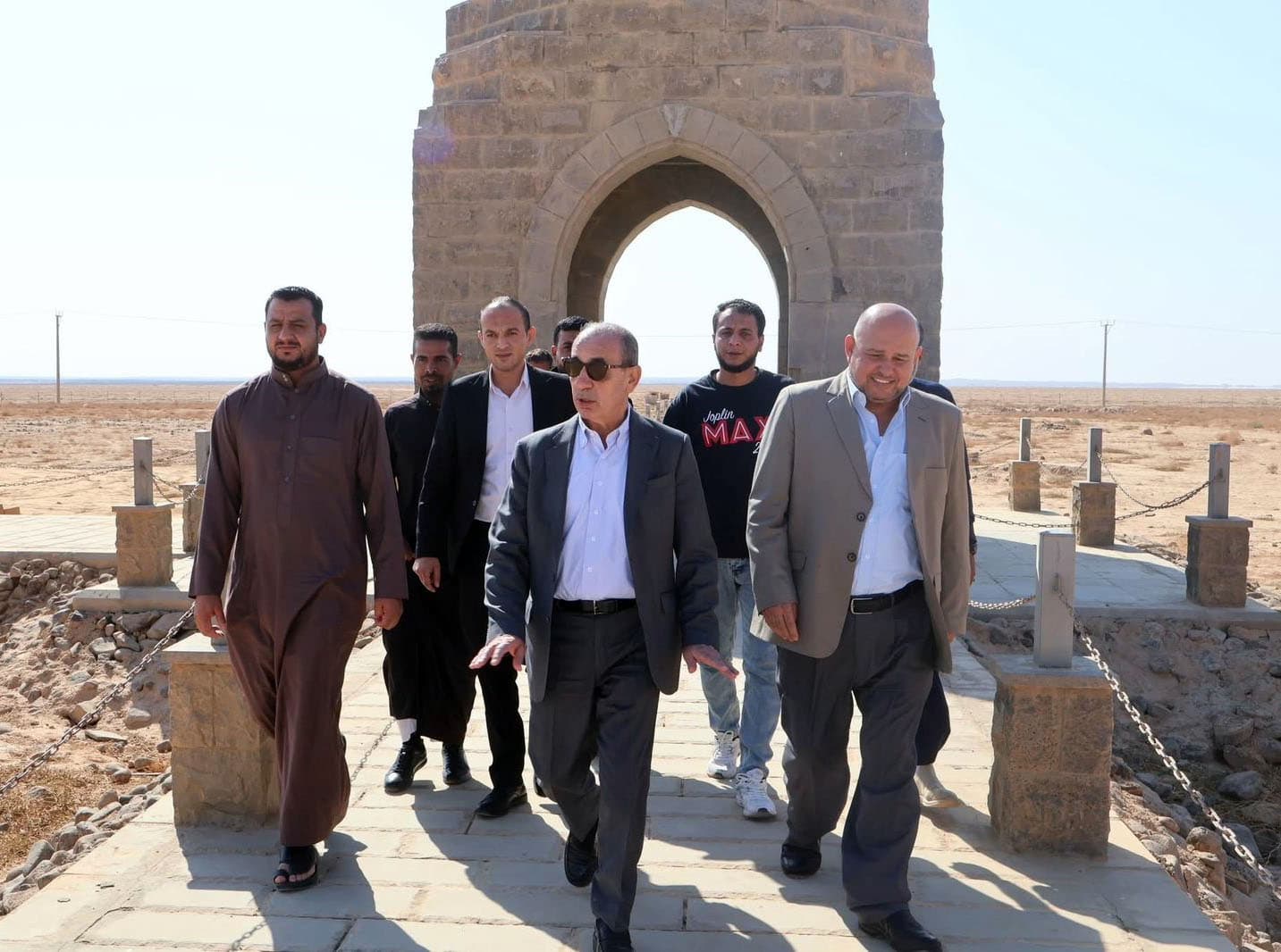 وزير الإدارة المحلية يتفقد بلديتي الصفاوي والمفرق