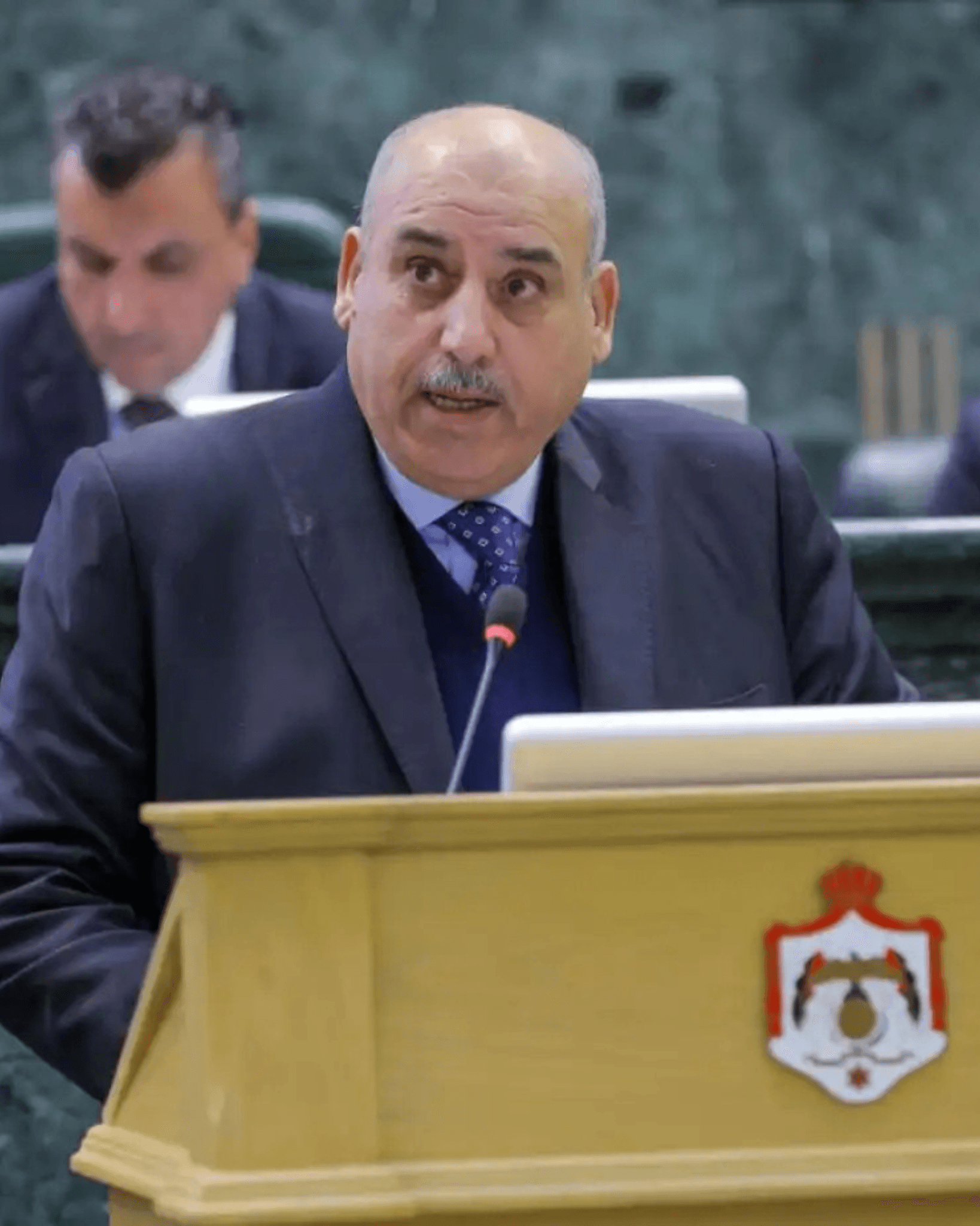 رئيس مجلس النواب مازن القاضي وأعضاء المكتب الدائم يعتذرون عن استقبال التهاني