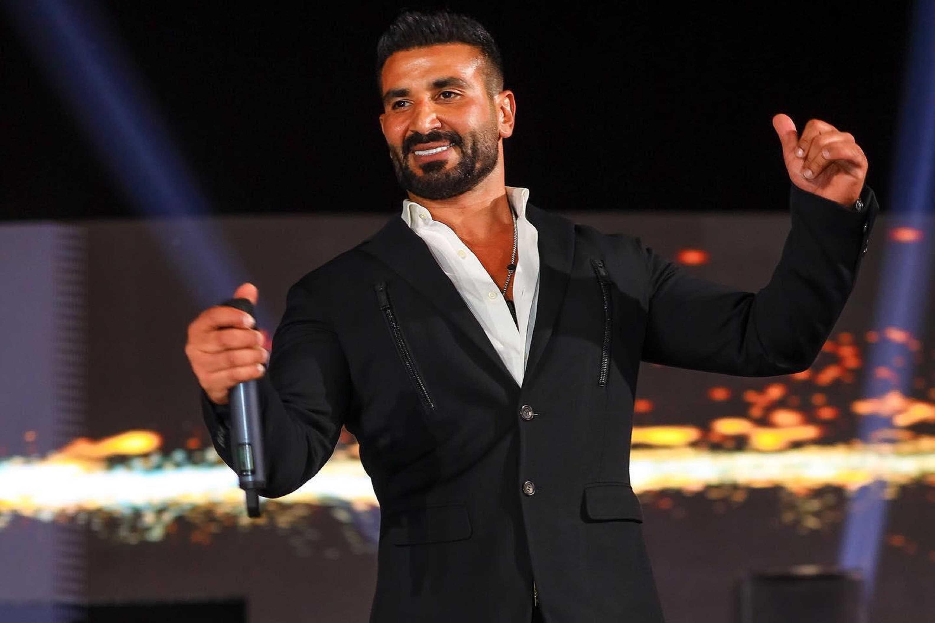 أحمد سعد يثير الجدل بظهوره مع أربع عرائس في فيديو غامض