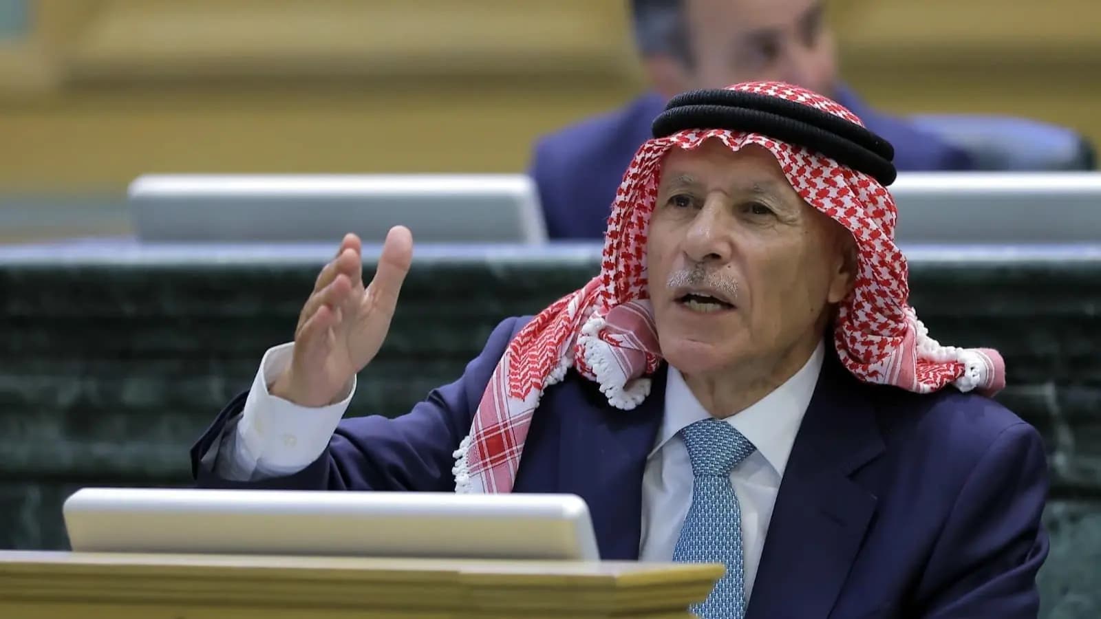 العرموطي يتساءل: ما علاقة البنوك الإسلامية بأراضي الوقف؟