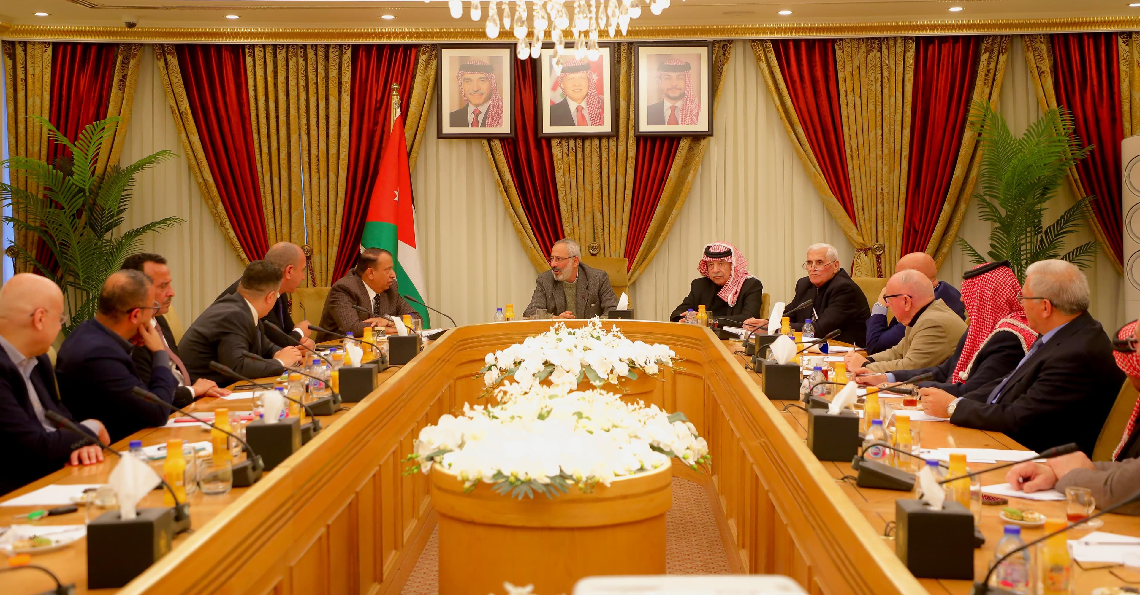 "خدمات الأعيان" تتابع واقع الشركات العاملة في قطاع التطبيقات الذكية