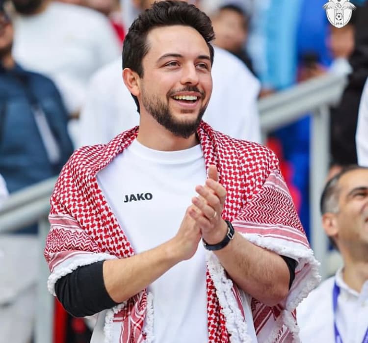 ولي العهد يهنئ "النشامى" بتأهلهم للدور ربع النهائي في بطولة كأس العرب 2025