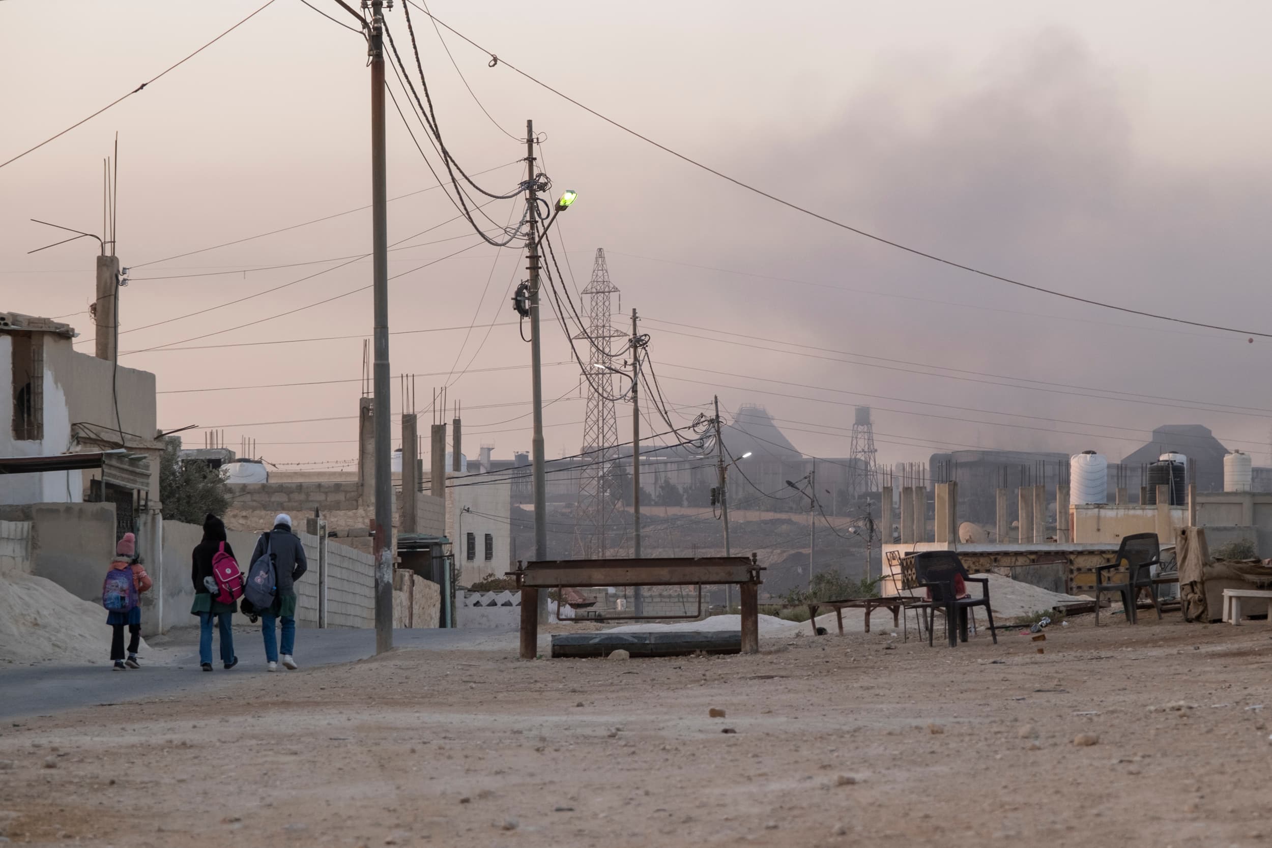 ضوضاء بمحاذاة البيوت.. تقرير لـ"الدار" يرصد أزمة محطة السمرا المستمرة في الهاشمية