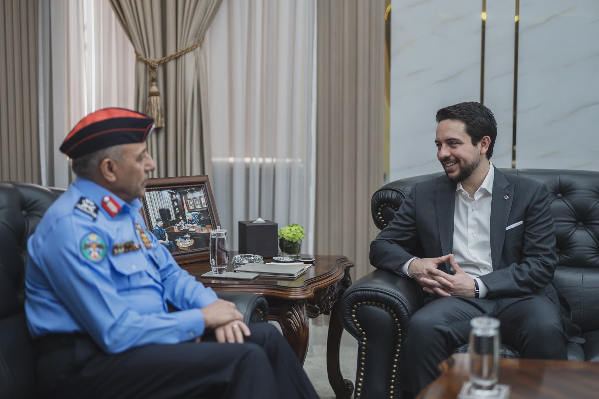 ولي العهد يزور مديرية الأمن العام ويشيد بجهود منتسبيها وتطورها التقني