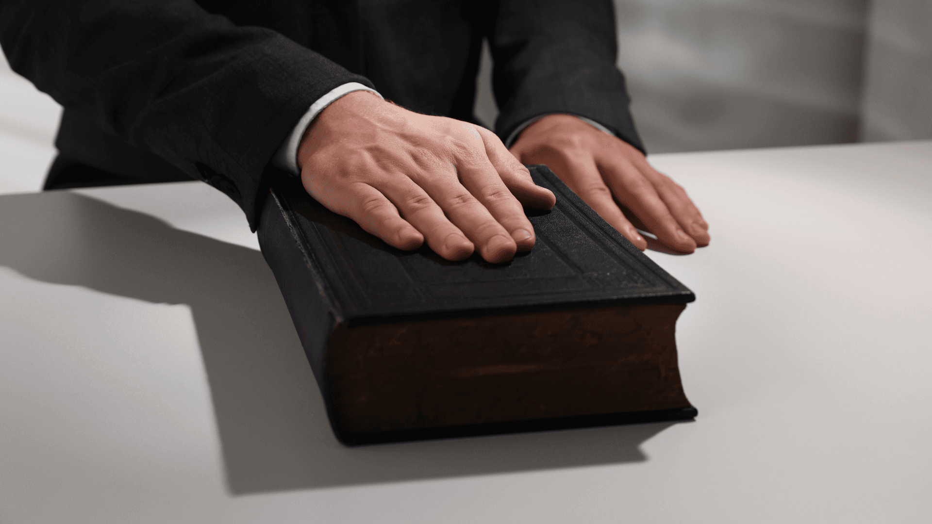 محامٍ يوضح عقوبة شاهد الزور في الأردن.. تصل إلى الأشغال الشاقة لعشرين عاماً