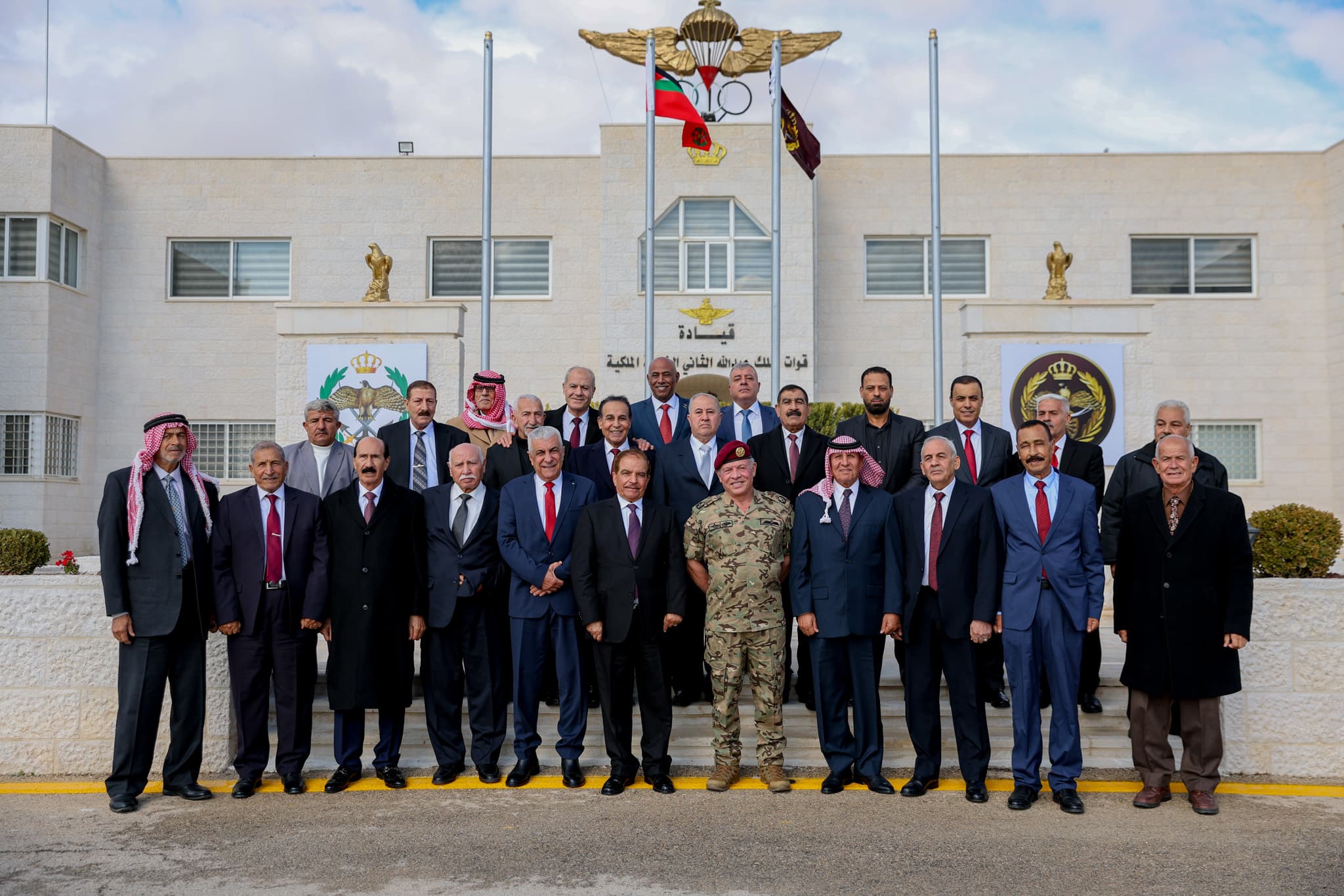 الملك يلتقي متقاعدين عسكريين خدموا إلى جانبه في القوات الخاصة