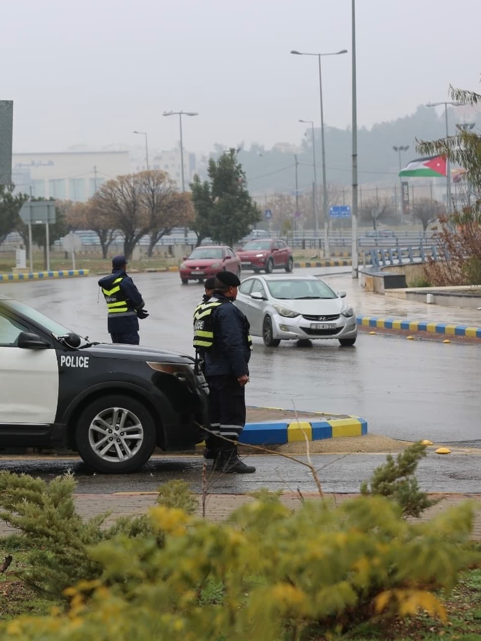 الأمن العام يحذر من المنخفض الجوي ويدعو إلى الابتعاد عن جوانب الأودية