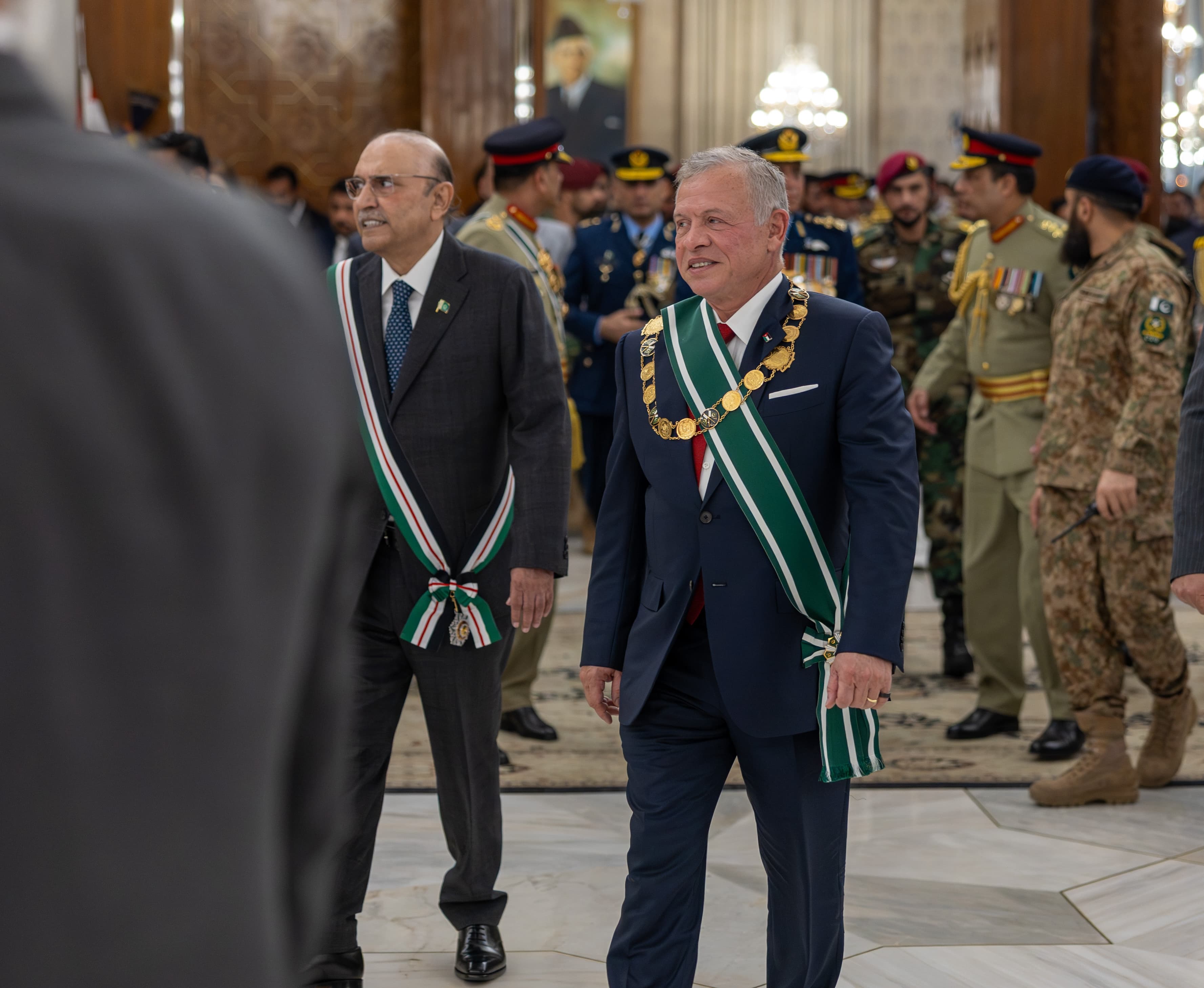 الرئيس الباكستاني يمنح جلالة الملك وسام "نيشان باكستان" وهو أعلى وسام مدني في البلاد