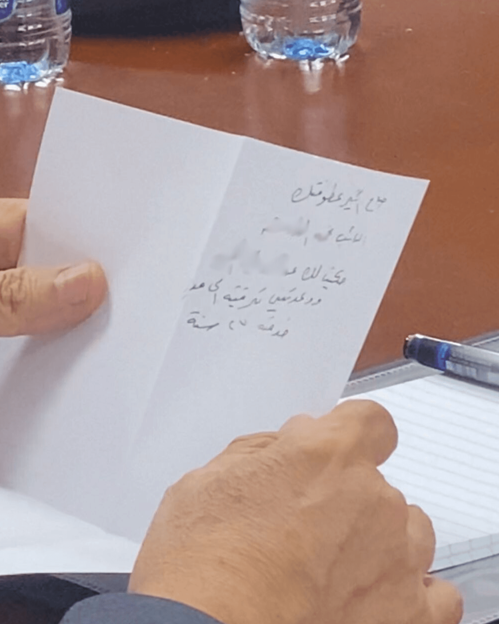 نائب يطلب من مدير الضريبة ترقية شخص إلى مدير "صورة"