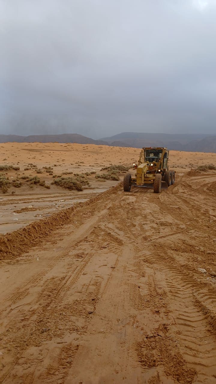 73 بلاغاً في 24 ساعة.. "الأشغال" تتعامل مع انزلاقات وانجرافات طينية وإغلاقات طرق