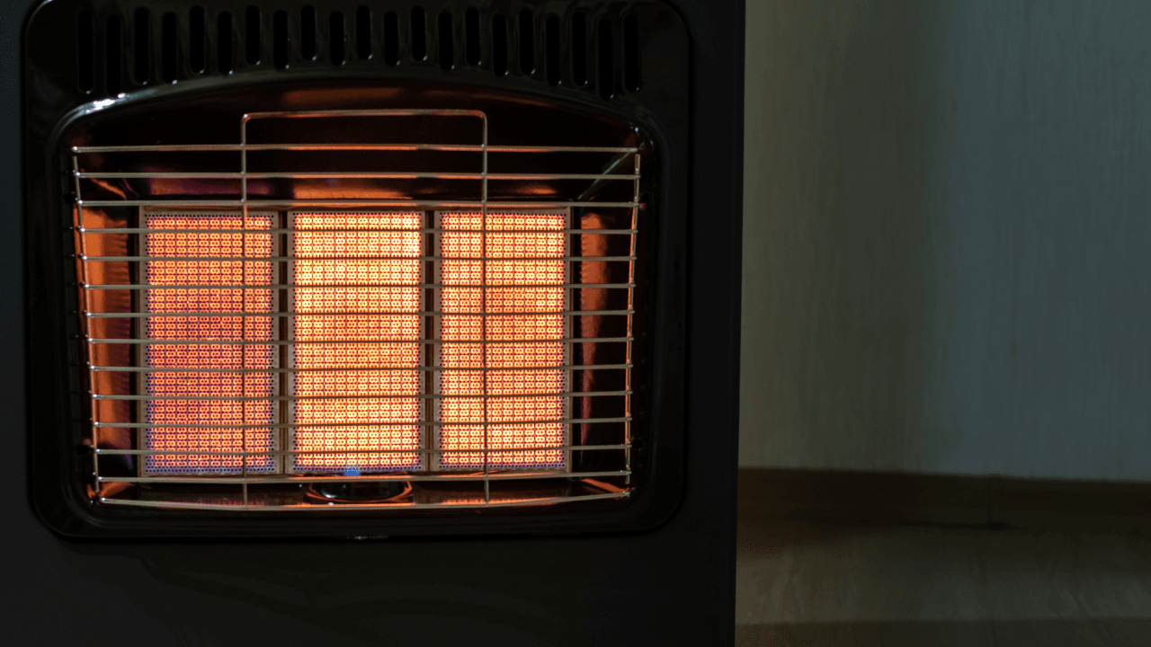 الدفاع المدني: تجنبوا النوم والمدافئ مشتعلة.. وضرورة إغلاق محابس الغاز والتهوية المستمرة