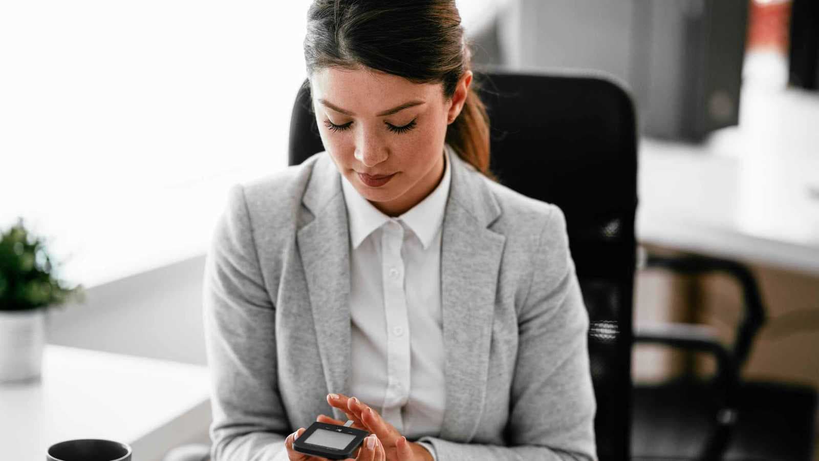 كيف تحمي نفسك من ارتفاع سكر الدم وأنت في العمل؟