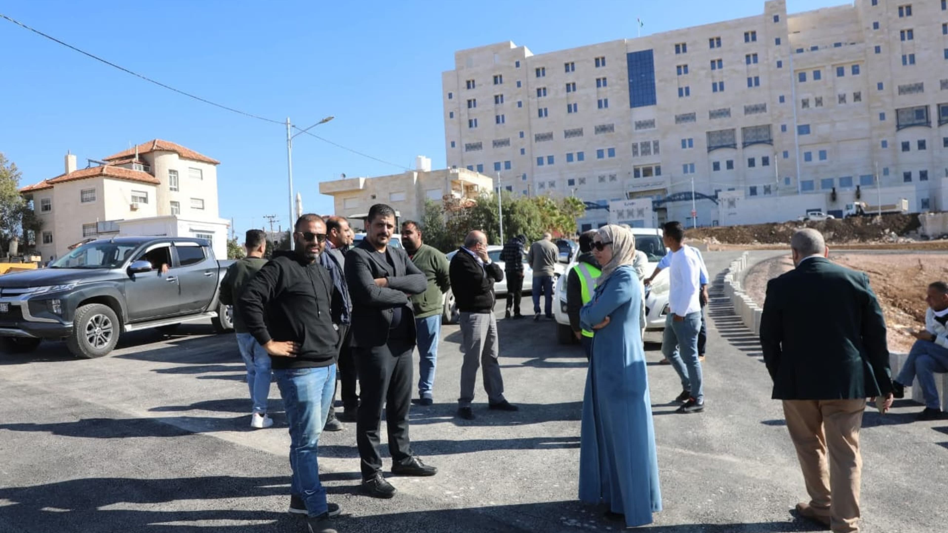 العزام: إنجاز تجهيز شبكة طرق كاملة لمداخل مستشفى الأميرة بسمة الجديد