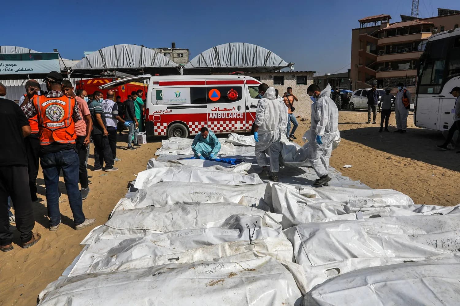 مستشفى ناصر في غزة يعلن تسلّم جثامين 15 فلسطينياً بموجب اتفاق وقف النار