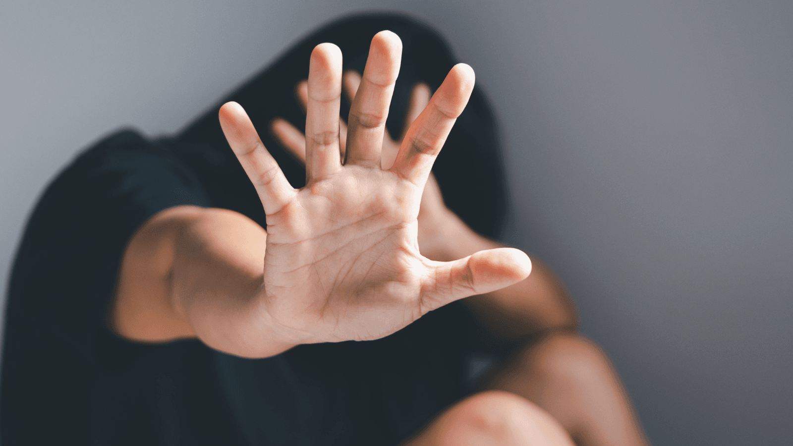 تفاصيل جديدة مرعبة في جريمة الزرقاء.. الزوج كان يصوّر المغدورة ويعذبها بـ"دبوس"