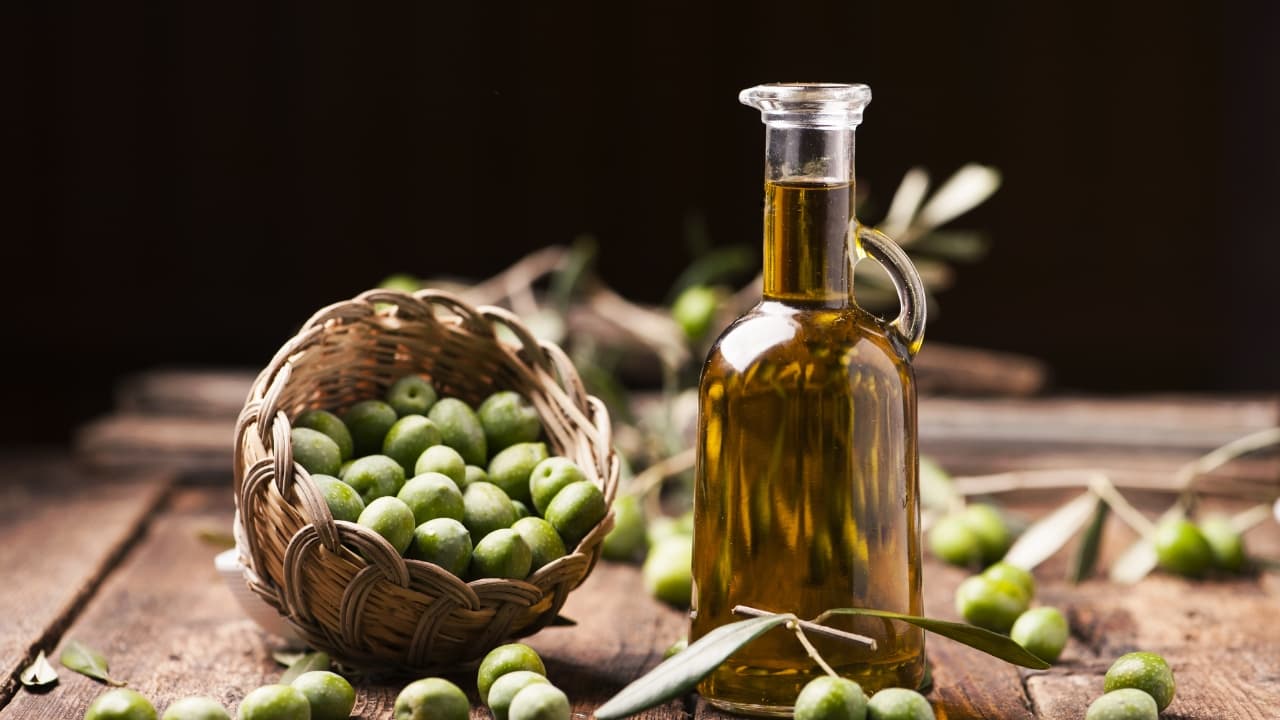 نقيب أصحاب المعاصر ومنتجي الزيتون يؤكد على أهمية تحديد سعر تنكة زيت الزيتون