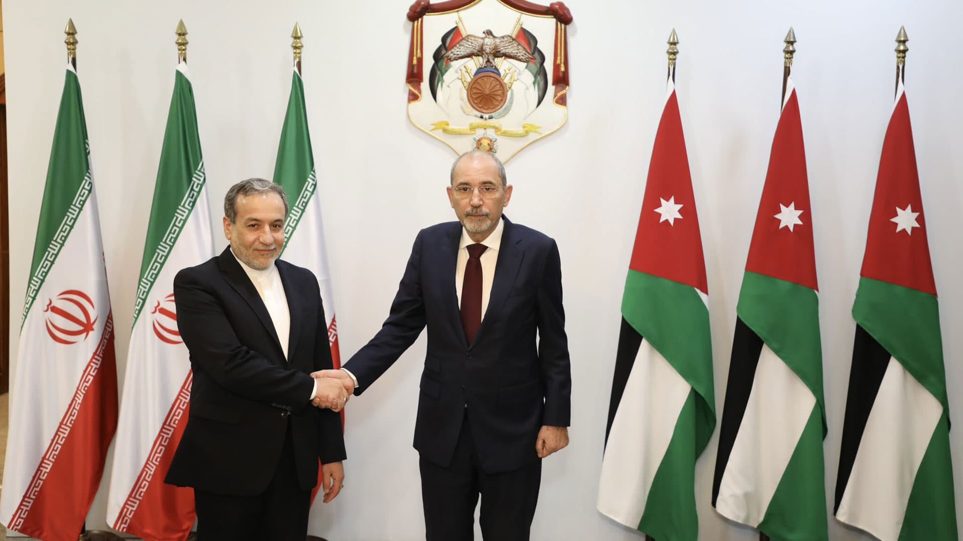 الصفدي وعراقجي يبحثان تطورات الأوضاع بالمنطقة وخصوصًا المرتبطة بغزة والقضية الفلسطينية