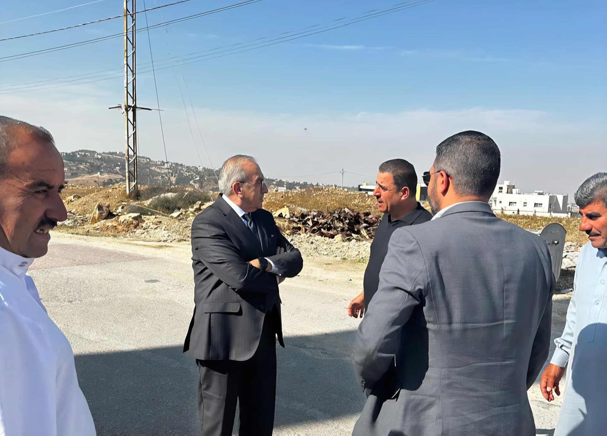 وزير الأشغال يتفقد مشاريع طرق في محافظة البلقاء