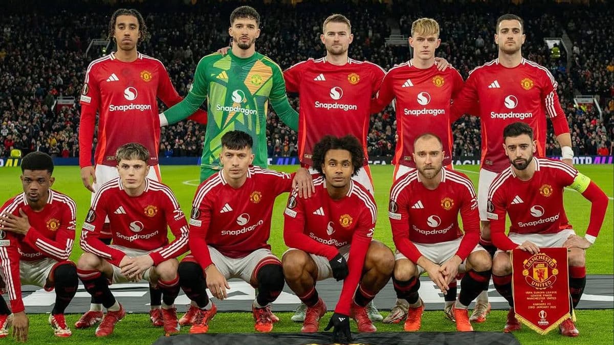 مانشستر يونايتد يحدد سعر بيع لاعبه.. وارتباط إسمه بأندية دوري روشن