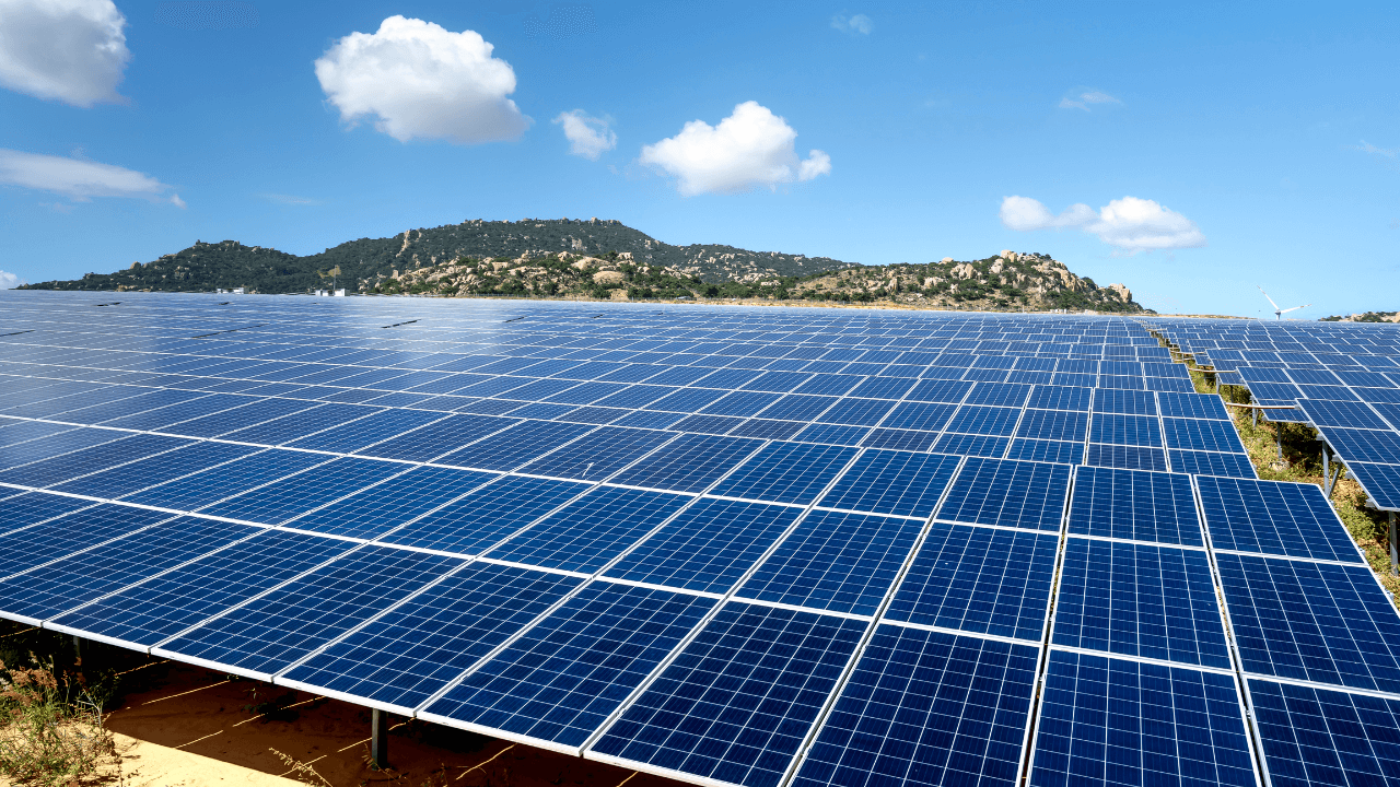 اتفاقية بين الطاقة والصحة لتركيب أنظمة تسخين شمسية في 33 مستشفى حكومياً