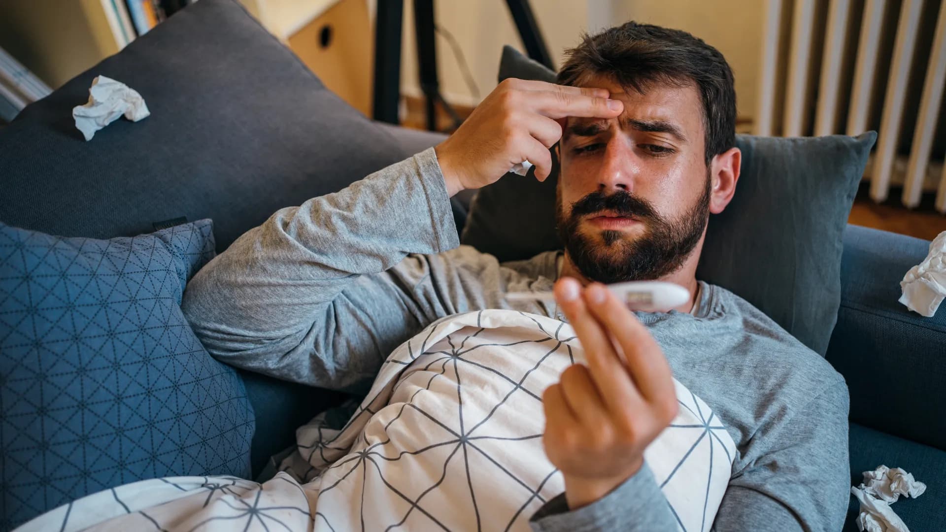 كل ما تريد معرفته عن الحمى الغُدية..الأسباب والأعراض