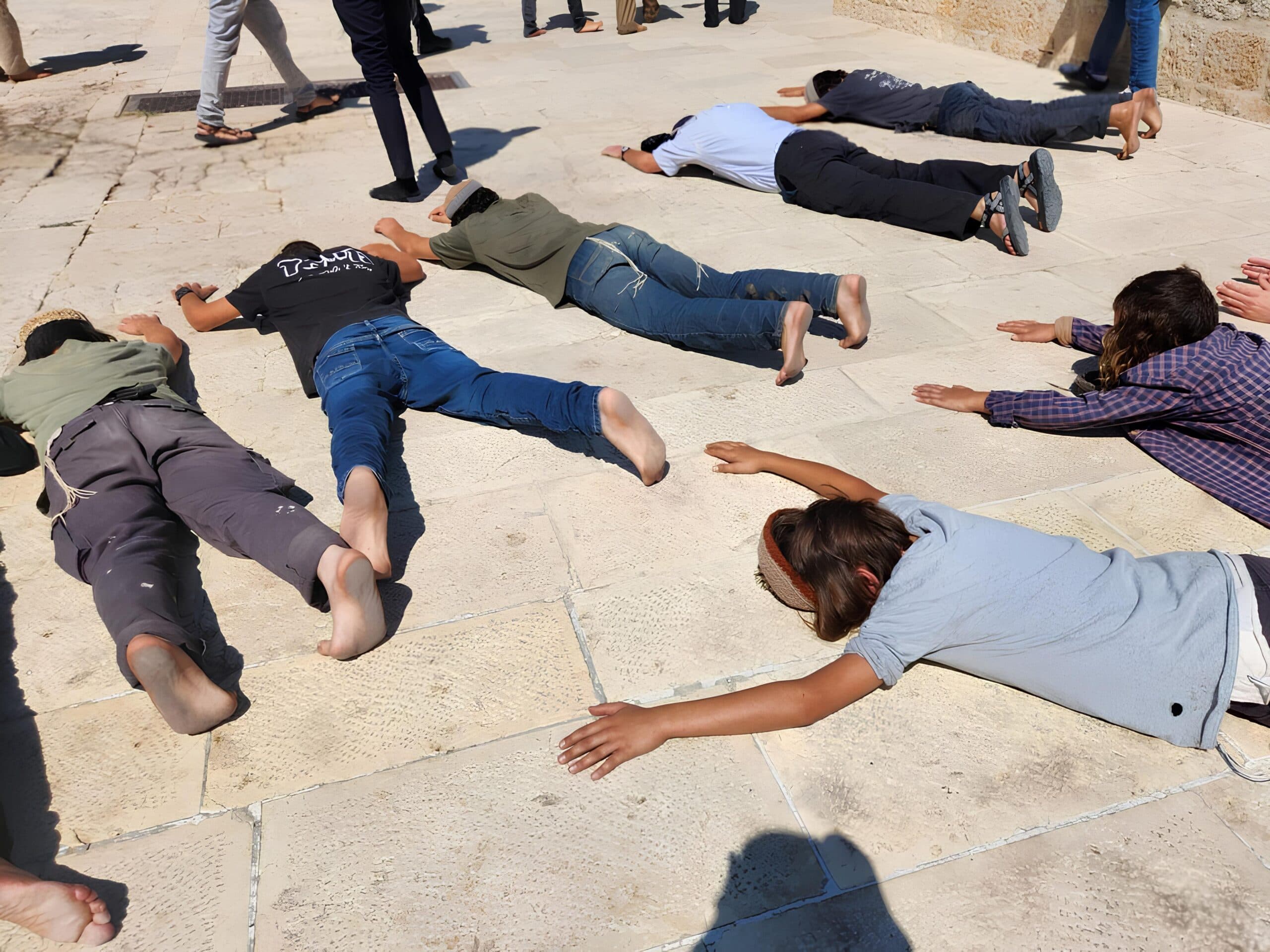 السجود الملحمي في الأقصى… بين الطقوس الدينية والسيطرة الرمزية للمستوطنين