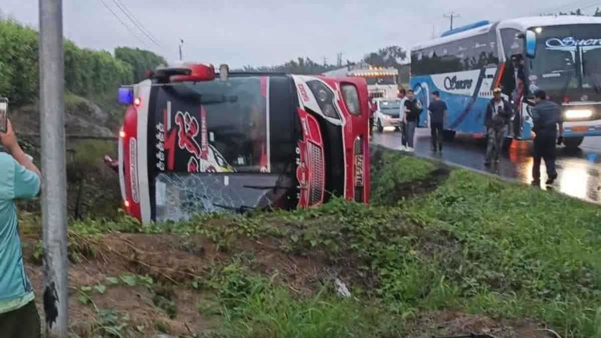 تدهور حافلة في الإكوادور يخلف 22 ضحية